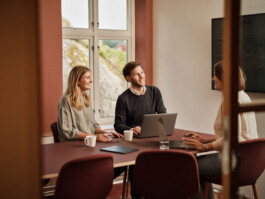 LOGIQ Ⓒ Jan Khür Julie Hrncirova / Abrakadabra 2025 Abrakadabra Studio, Jan Khür, Julie Hrncirova, Photographer, Photography, Oslo, Studio, Norway, Czech Republic, France, advertising, art